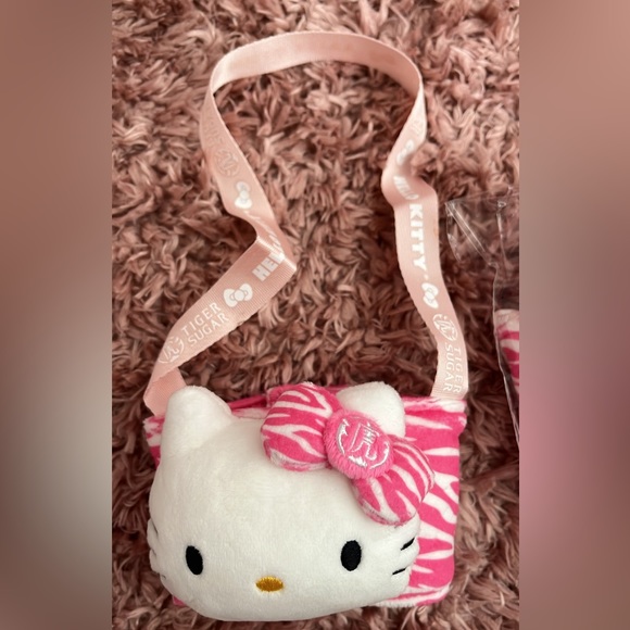 Sold NWT Limited edition hellokitty plushie cup holder from tiger sugar SOLD OUT - Picture 2 of 5